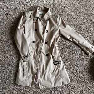 stradivarius Beige Double-Breasted Trench Coat with Black Buttons